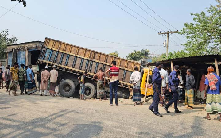 পাবনায় চলন্ত ট্রাক দোকানে মুক্তিযোদ্ধার মৃত্যু