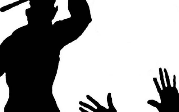 বাগাতিপাড়ায় চেয়ারম্যান প্রার্থীর প্রধান সমন্বয়কারীকে হাতুড়িপেটা