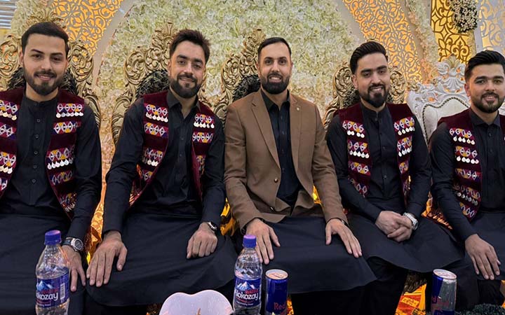 তিন ভাইকে সঙ্গে নিয়ে বিয়ে করলেন রশিদ খান