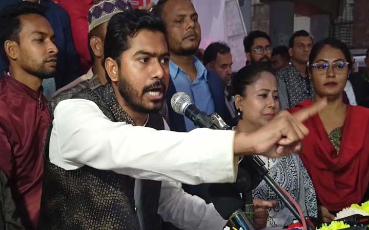 সরকারি কর্মকর্তাদের নুরুল হক নুরের কঠোর হুঁশিয়ারি