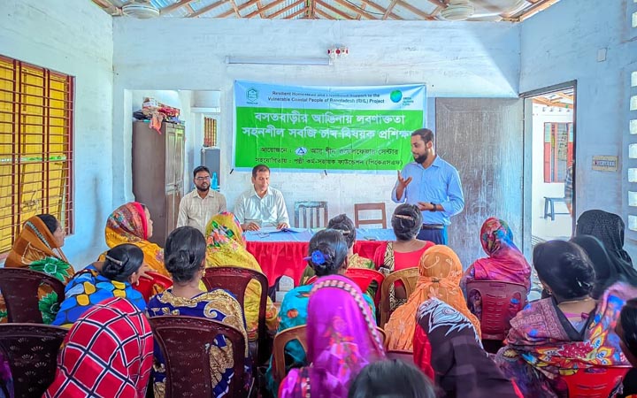 খুলনায় বস্তায় আদা চাষ বিষয়ক প্রশিক্ষণ কর্মসূচি অনুষ্ঠিত