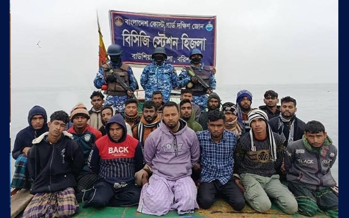 মেঘনায় অবৈধ বালু উত্তোলন: ৫৭ ড্রেজার জব্দ, ২০ জন আটক