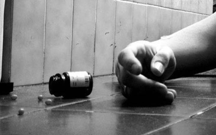 সৎ মায়ের নির্যাতনে দুই বোনের বিষপান, এক জনের মৃত্যু