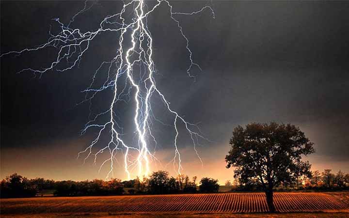 বজ্রপাতে প্রাণ গেল কৃষকের