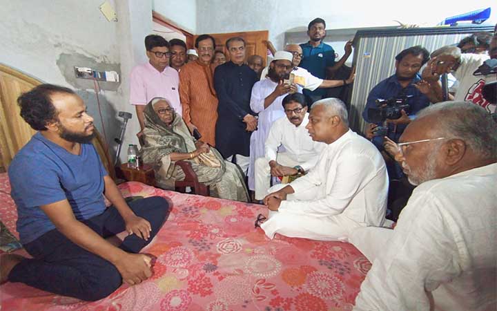 জুলাই আন্দোলনে গুলিবিদ্ধ এনামের চিকিৎসার দায়িত্ব নিলেন তারেক রহমান