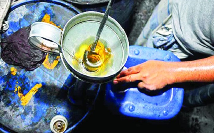 খোলা সয়াবিন তেল বিক্রির সময় বাড়ল ৬ মাস