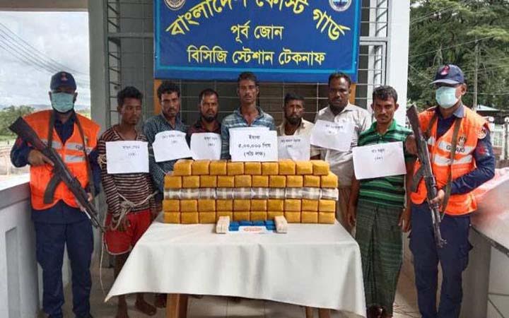 সেন্টমার্টিনে ৫ লাখ পিস ইয়াবা উদ্ধার, আটক ৭