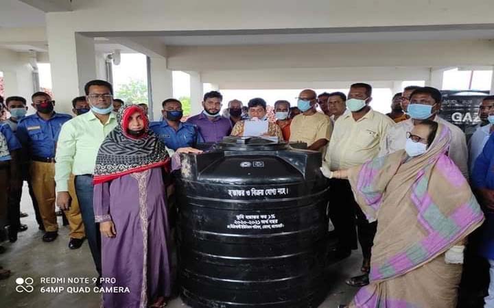 মোংলায় বিশুদ্ধ পানি সংরক্ষনের জন্য ট্যাংক বিতরণ