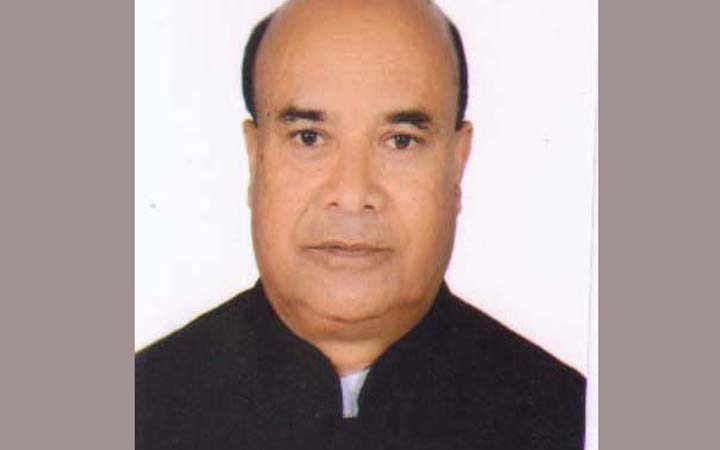 পাবনা জেলা পরিষদের চেয়ারম্যানকে এ্যাম্বুলেন্সে ঢাকায় নেয়া হলো