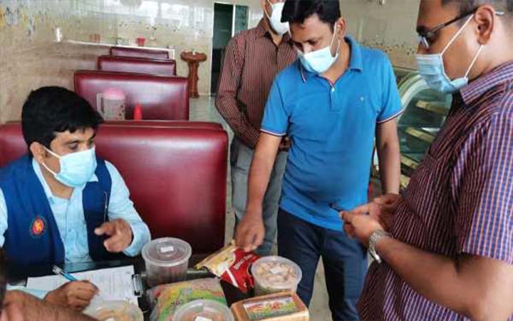 পাবনা শ্যামল দই ভান্ডারে বিএসটিআইয়ের মানচিহ্ন ব্যবহারে ৫০ হাজার টাকা জরিমানা
