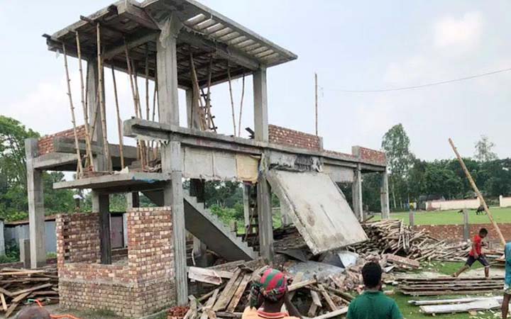 চাটমোহরে ধসে পড়ল নির্মাণাধীন ইউনিয়ন ভূমি অফিসের ছাদ, তদন্ত কমিটি গঠন