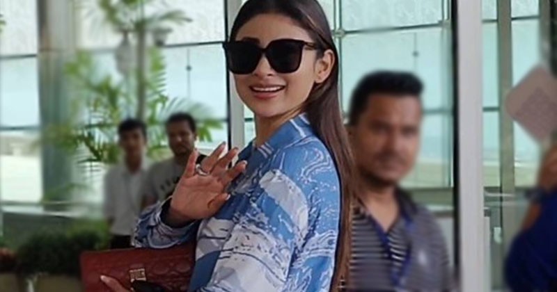 পাসপোর্ট ছাড়া বিমানবন্দরে গিয়ে বিপাকে অভিনেত্রী