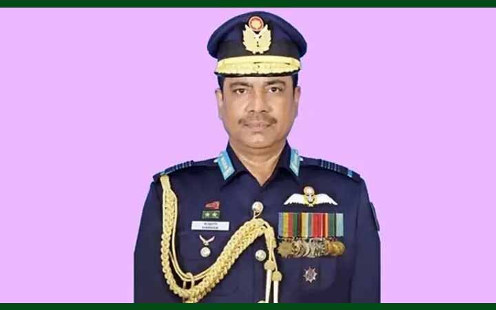 দুর্নীতির মামলায় বিমানবাহিনীর সাবেক প্রধান কাতারে গ্রেফতার