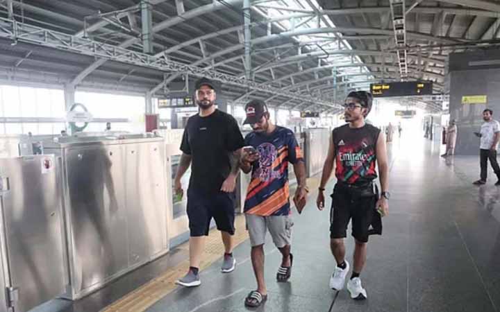 অ্যাথলেট প্রশিক্ষককে হেনস্তা করার পর হাফপ্যান্ট পরে মেট্রোরেলে চড়ে প্রতিবাদ