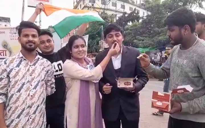 ধর্মেন্দ্র প্রধানের পদত্যাগে বিক্ষোভকারীদের উচ্ছ্বাস