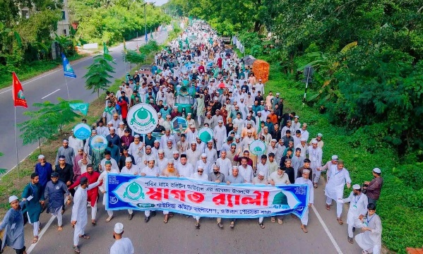 চট্টগ্রামের রাউজানে রবিউল আউয়ালকে স্বাগত জানিয়ে গাউছিয়া কমিটির র‌্যালি