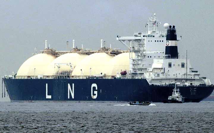 দীর্ঘ প্রতীক্ষার পর হরমুজ প্রণালী পাড়ি দিলো এলএনজি বোঝাই জাহাজ