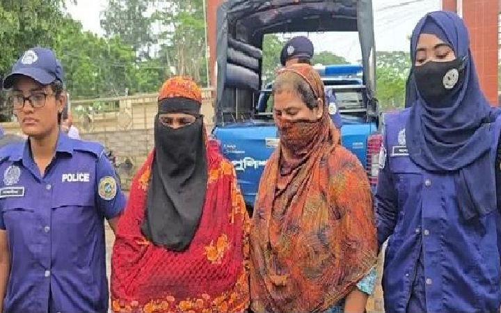 বরগুনায় বিপুল পরিমাণ টাকা-স্বর্ণালংকারসহ দুই বোন আটক