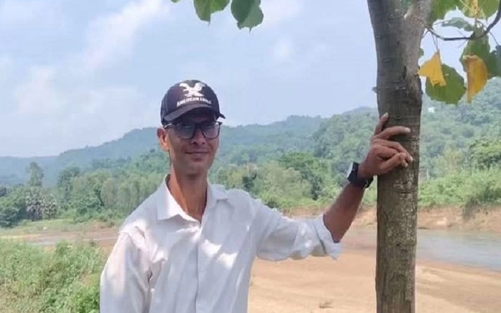 দোকানে ঢুকে সাংবাদিককে গুলি করে হত্যা