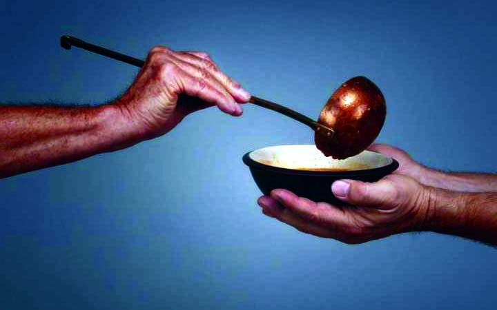 অসহায় মানুষকে খাবার খাওয়ানোর সাওয়াব