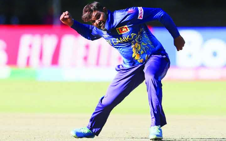 ৩৩ বছর পর ওয়াকারের মতোই হাসারাঙারও অন্যরকম হ্যাটট্রিক