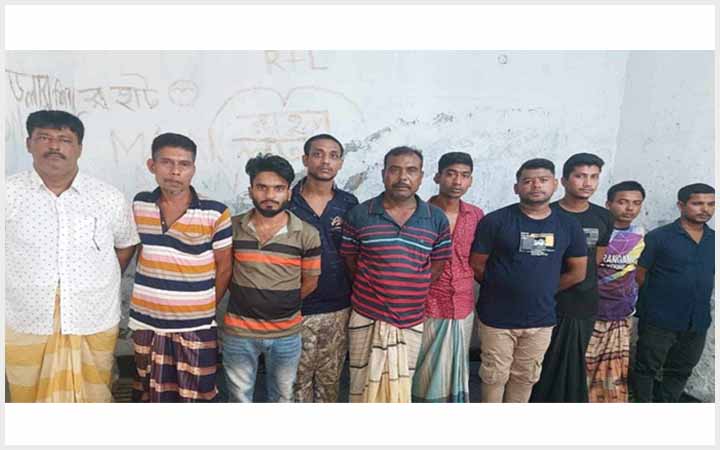 পুঠিয়া থানা পুলিশের অভিযানে ওয়ারেন্ট প্রাপ্ত ১০ জন গ্রেফতার