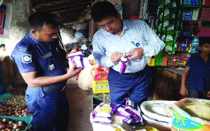 নাইক্ষ্যংছড়িতে দুই ব্যবসায়ীকে জরিমানা ভ্রাম্যমাণ আদালতের