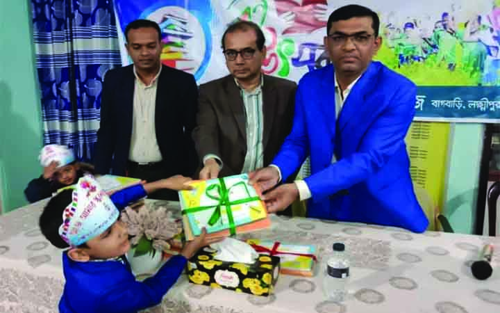 লক্ষ্মীপুর ন্যাশনাল আইডিয়াল স্কুলে বই উৎসব