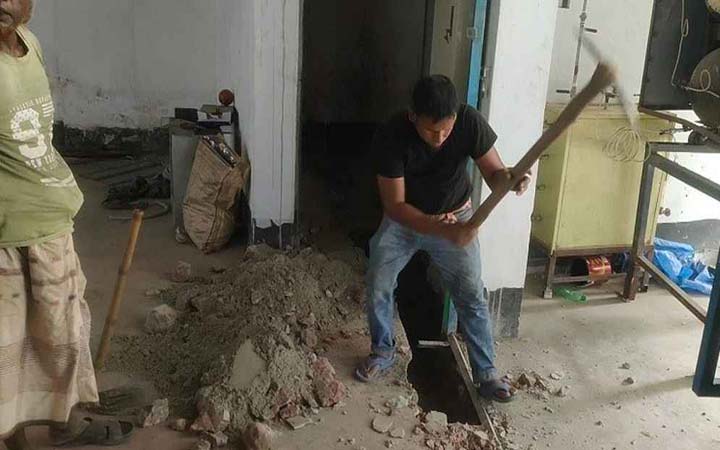 সাভারে তিতাসের অভিযানে ৩টি ওয়াশিং ফ্যাক্টরির সংযোগ বিচ্ছিন্ন