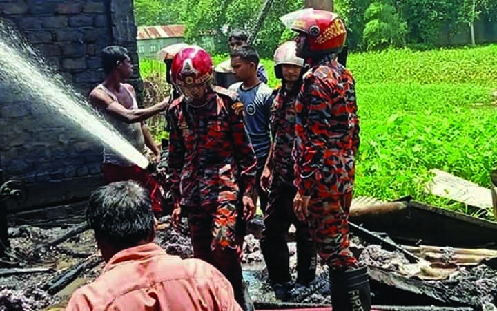 হবিগঞ্জে আগুনে পুড়ে ক্ষতিগ্রস্থ পাঁচ দোকান