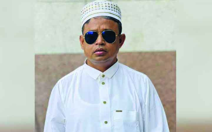 ডিবিপ্রধান ওমরাহ শেষে দেশে ফিরলেন