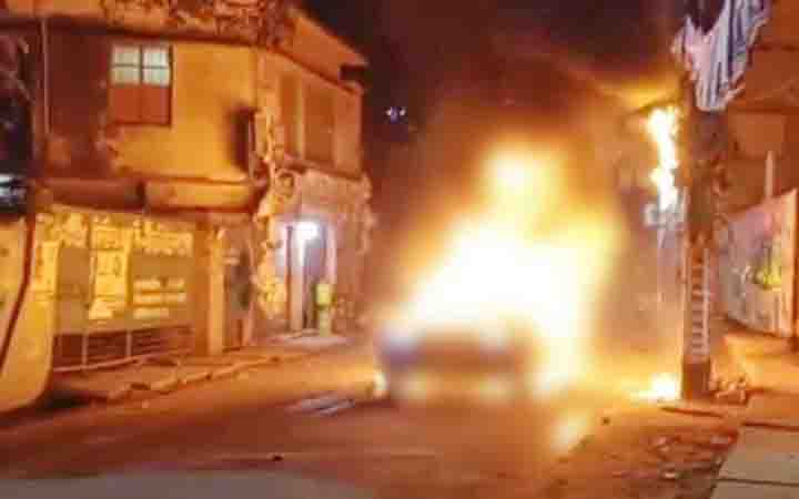 ময়মনসিংহে চলন্ত প্রাইভেটকারে আগুন