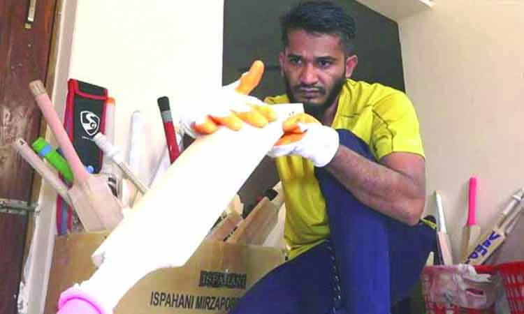শাহীনের তৈরী ব্যাট যাবে বিশ্ববাজারে
