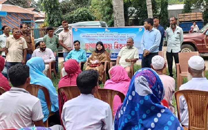 জামালপুরের বকশীগঞ্জে ছাগল ও ভেড়া বিতরণ