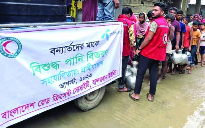 গ্রামীণফোন দাড়ালো বন্যাদুর্গত ১০ হাজার পরিবারের পাশে