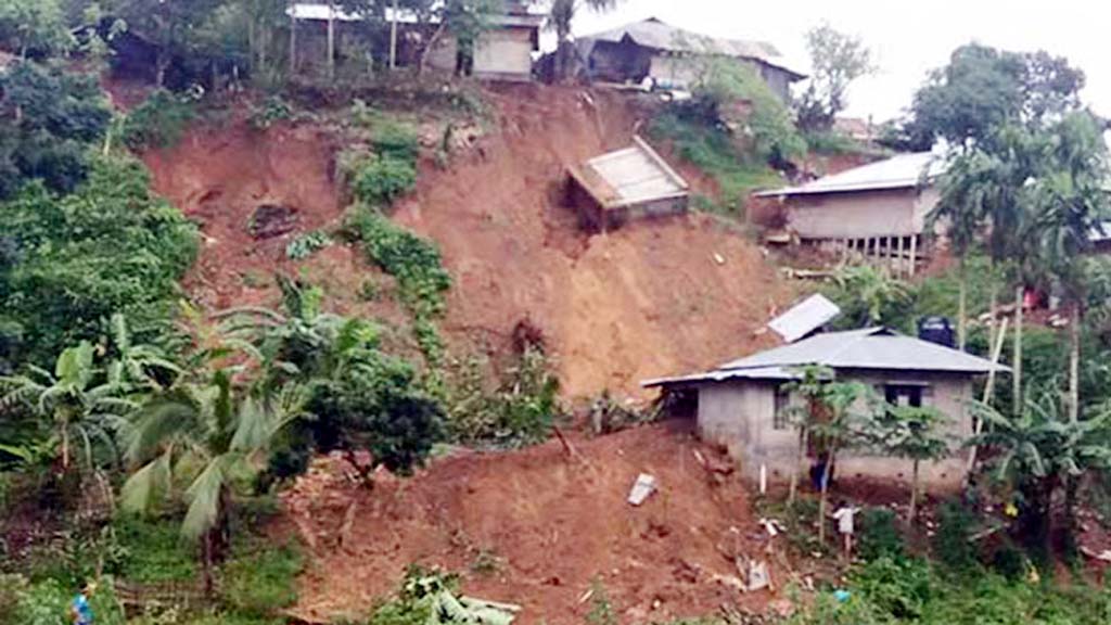 পাহাড়ধসে প্রাণ হারালেন স্বামী-স্ত্রী