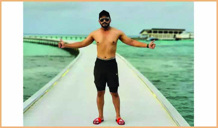 টলিউডের নব মহানায়ক…’, খালি গায়ে ছবি শেয়ার করে ফের ট্রোলড '