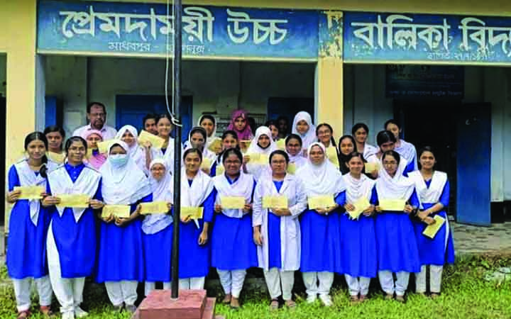 মাধবপুরে শিক্ষার্থীদের মধ্যে এস.এম.ফয়সল মেধাবৃত্তি প্রদান