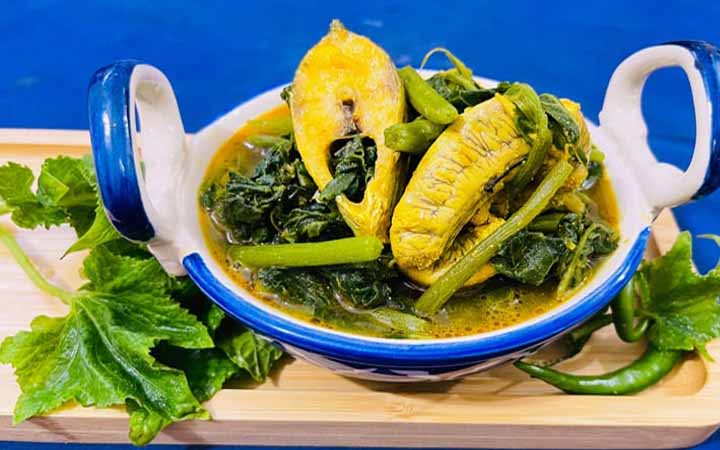 ইলিশের সাথে চাল কুমড়া শাকের ঝোল
