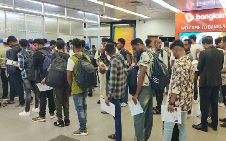 কম্বোডিয়া থেকে দেশে ফিরলেন আরও ৭৮ বাংলাদেশি