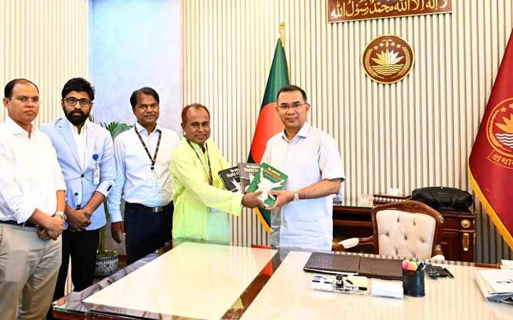 ‘বীর রাষ্ট্রনায়ক জিয়াউর রহমান’ গ্রন্থের মোড়ক উন্মোচন করলেন প্রধানমন্ত্রী