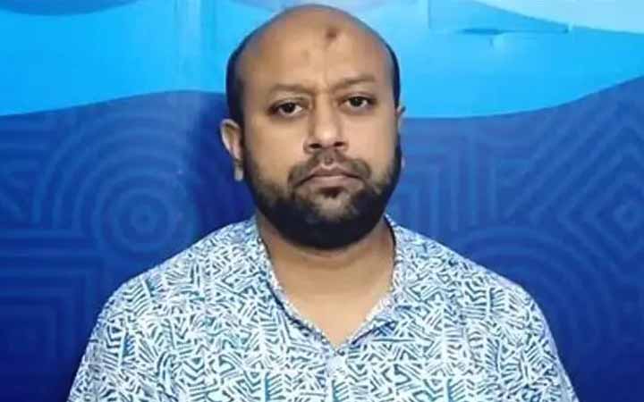 ১০০ কোটি টাকা ক্ষতিপূরণ দাবি ঢাবির, ব্যারিস্টার ফুয়াদকে আইনি নোটিশ