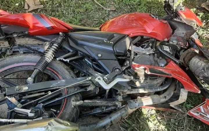 সড়ক বিভাজনে মোটরসাইকেলের ধাক্কা, দুই বন্ধু নিহত