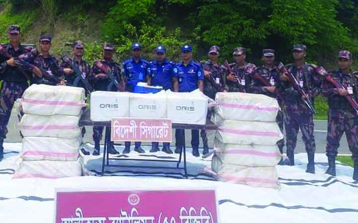 বান্দরবানের আলীকদমে ৩৩ লাখ টাকার বিদেশি সিগারেট জব্দ