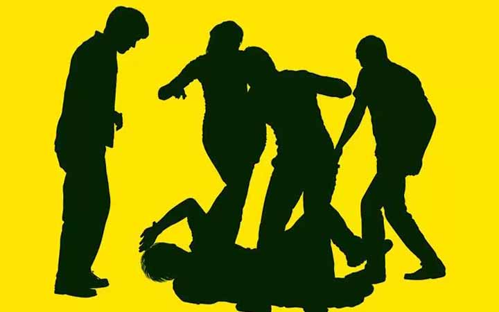 নারায়নগঞ্জে গনপিটুনির পর ডাকাতকে পুলিশে সোপর্দ