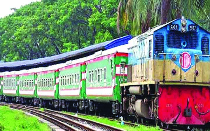 যশোরে ট্রেনে কাটা পড়ল বৃদ্ধের হাত-পা