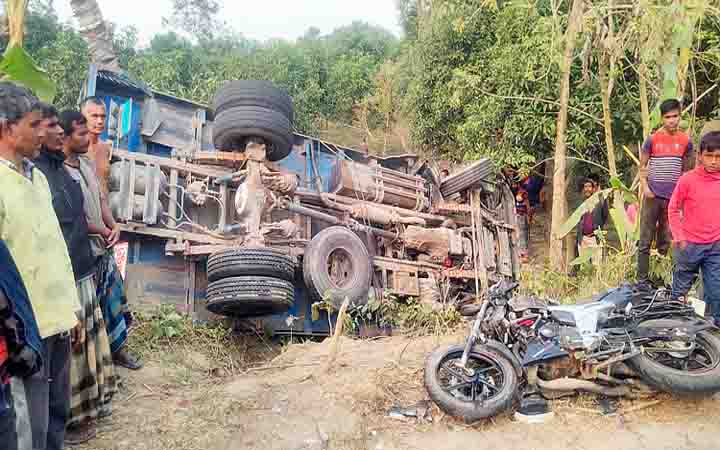 মোটরসাইকেল ট্রাকের সংঘর্ষে, নিহত ১