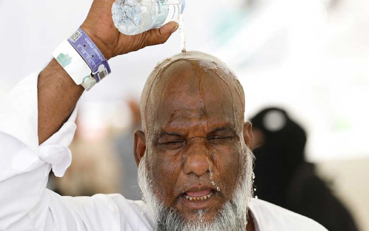 তীব্র গরমে হাজিদের জন্য সৌদির সতর্কবার্তা