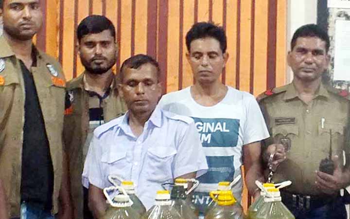 ডিজেল চুরি করে বিক্রির সময় ট্রেনচালকসহ গ্রেফতার ২