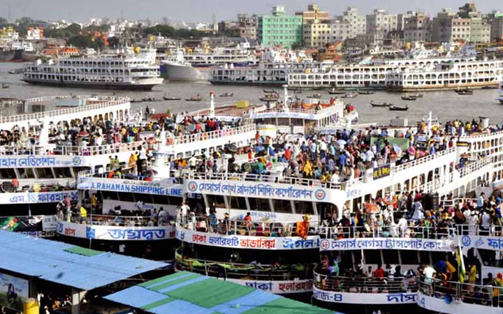 সদরঘাটে লঞ্চ চলাচল স্বাভাবিক